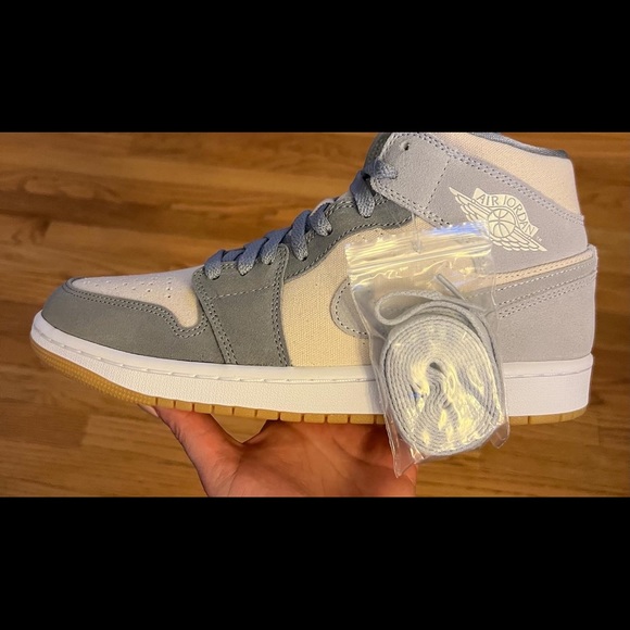 Jordan Other - Air Jordan 1 Mid